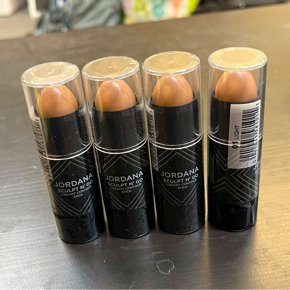 jordana sculpt n’ go contour stick in the shade light.